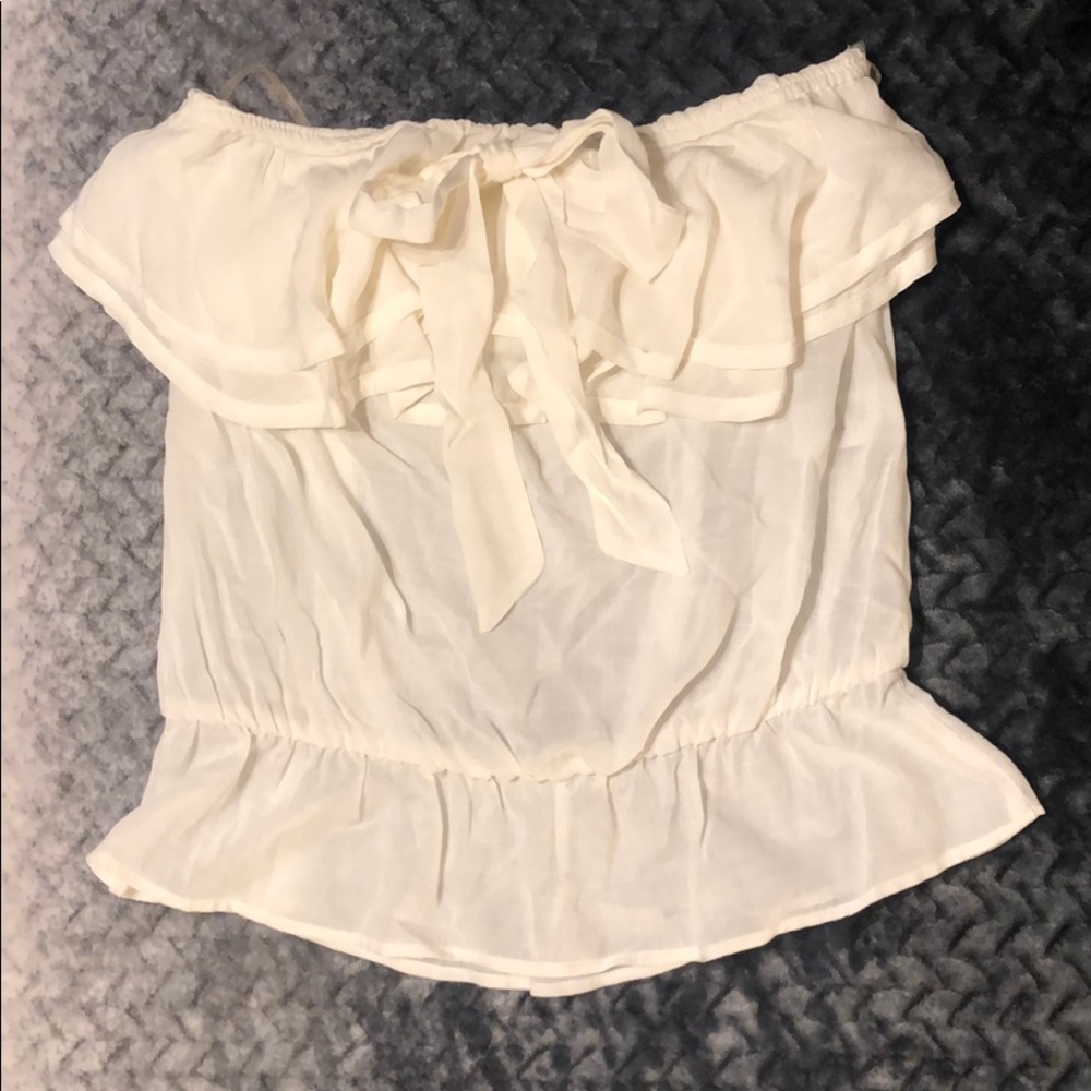 NWT Fun & flirty ruffle top with front bow detail